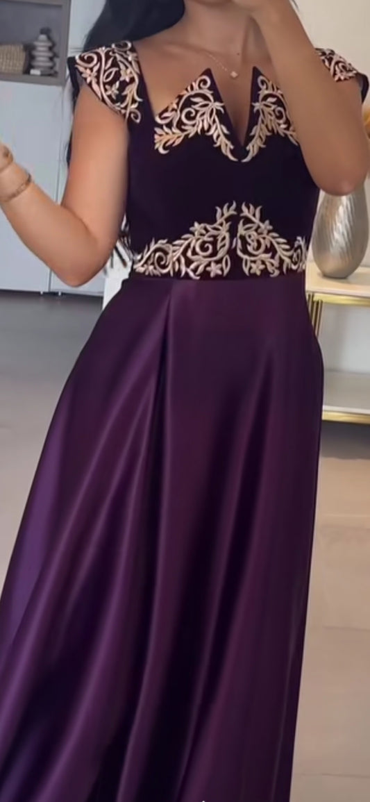 ensemble élégance dorée veste brodée et jupe fendue