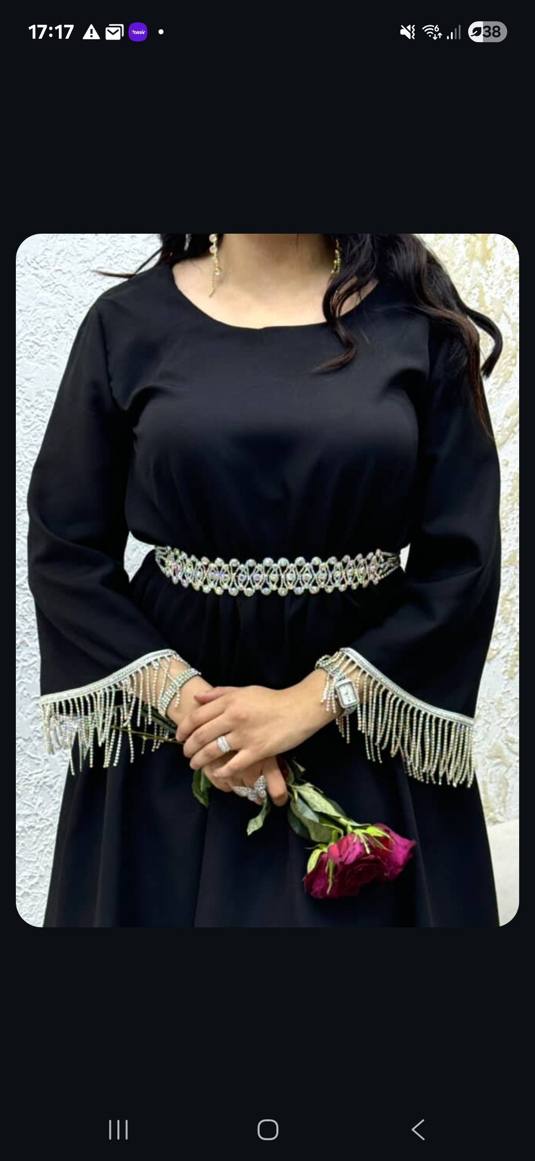 robe chic noire avec ceinture strass et manche décoré