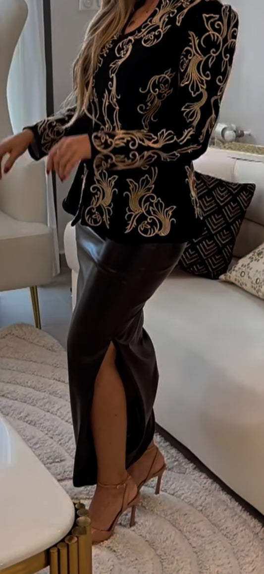 ensemble élégance dorée veste brodée et jupe fendue